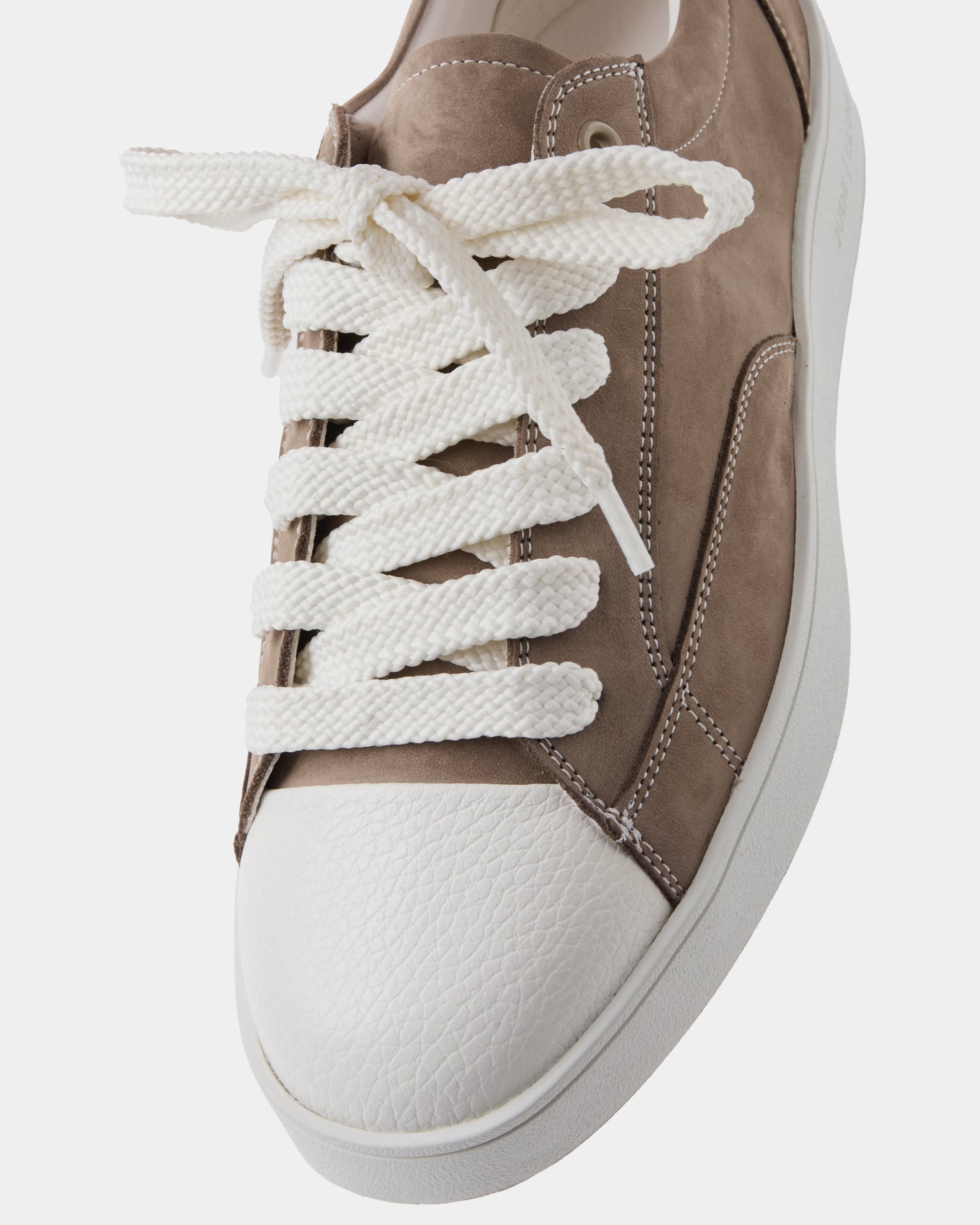 NICO | Brown/White