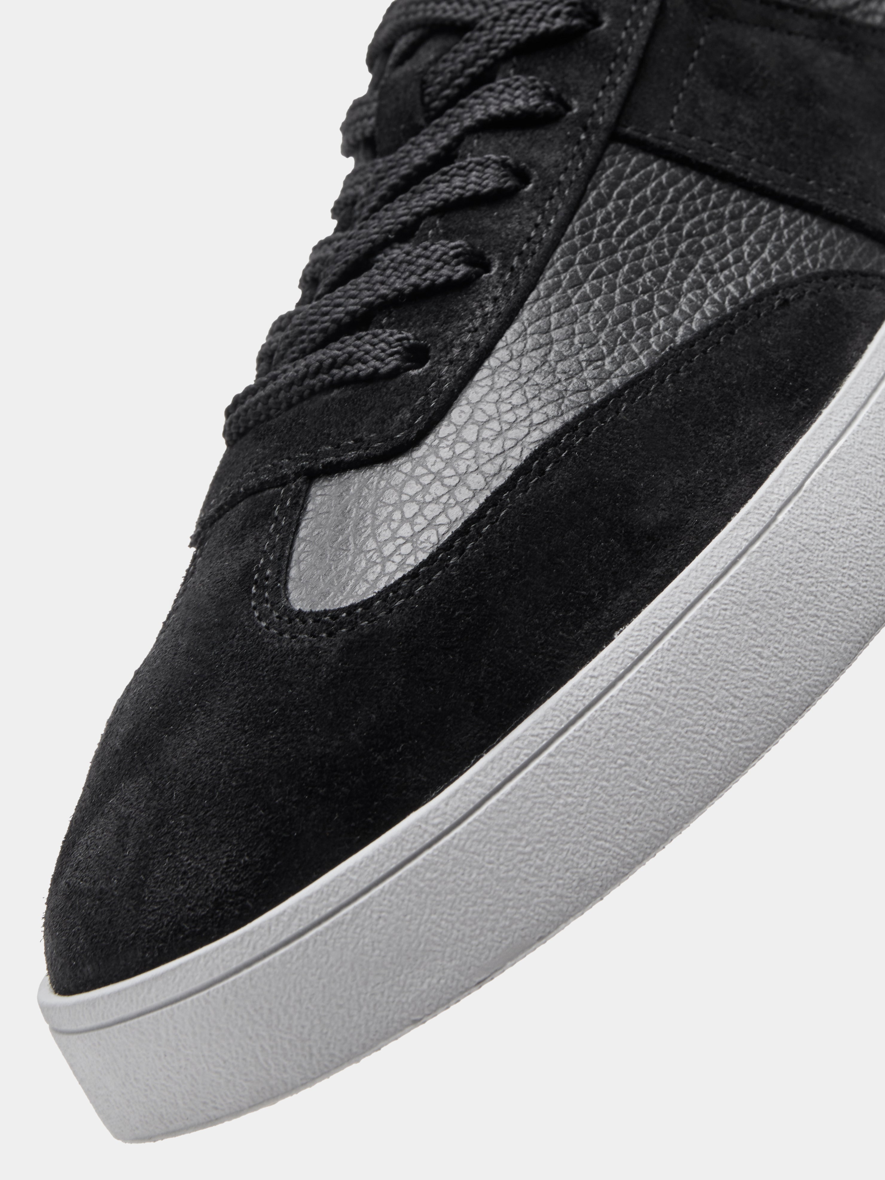 PIERRE | Black