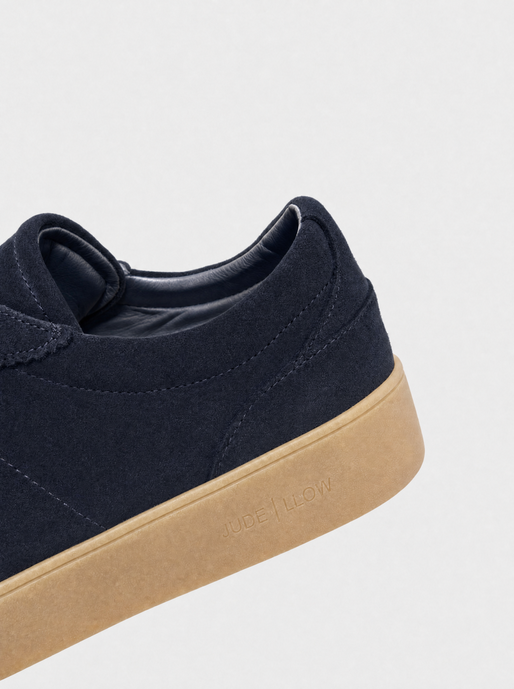 PIERRE | Navy Gum
